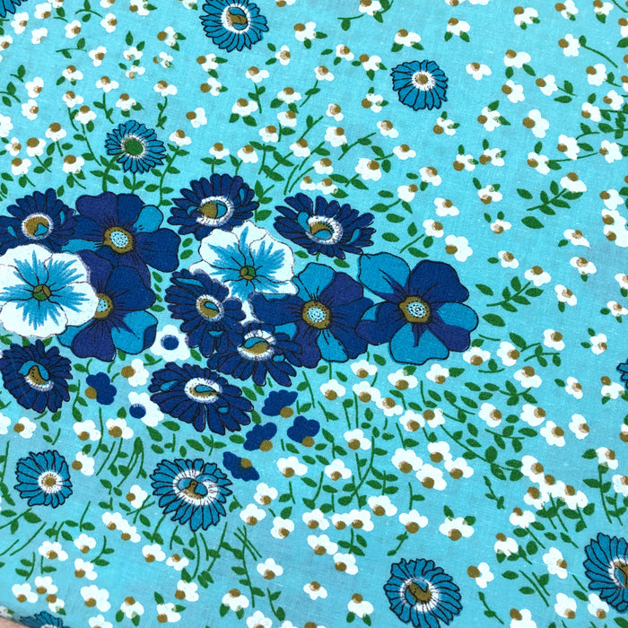 Blå blomster eng